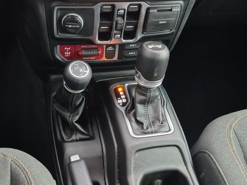 Used 2024 Jeep Wrangler Unlimited AWD/4WD image 25