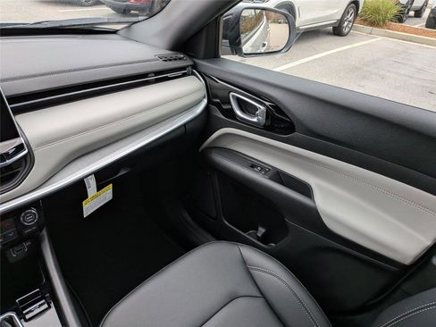 New 2026 Jeep Compass Limited AWD/4WD image 18