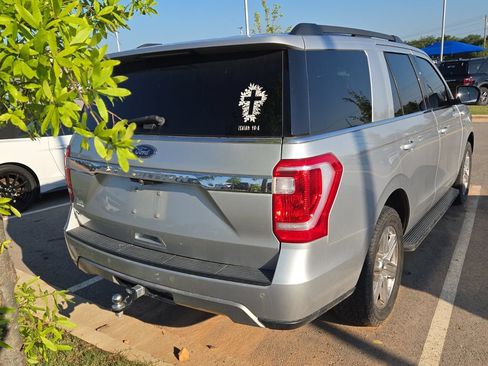 Used 2018 Ford Expedition XLT w/ Equipment Group 202A AWD/4WD image 3