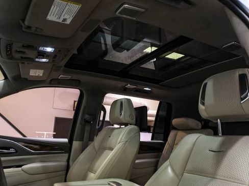 Used 2021 Cadillac Escalade ESV Sport Platinum RWD image 5