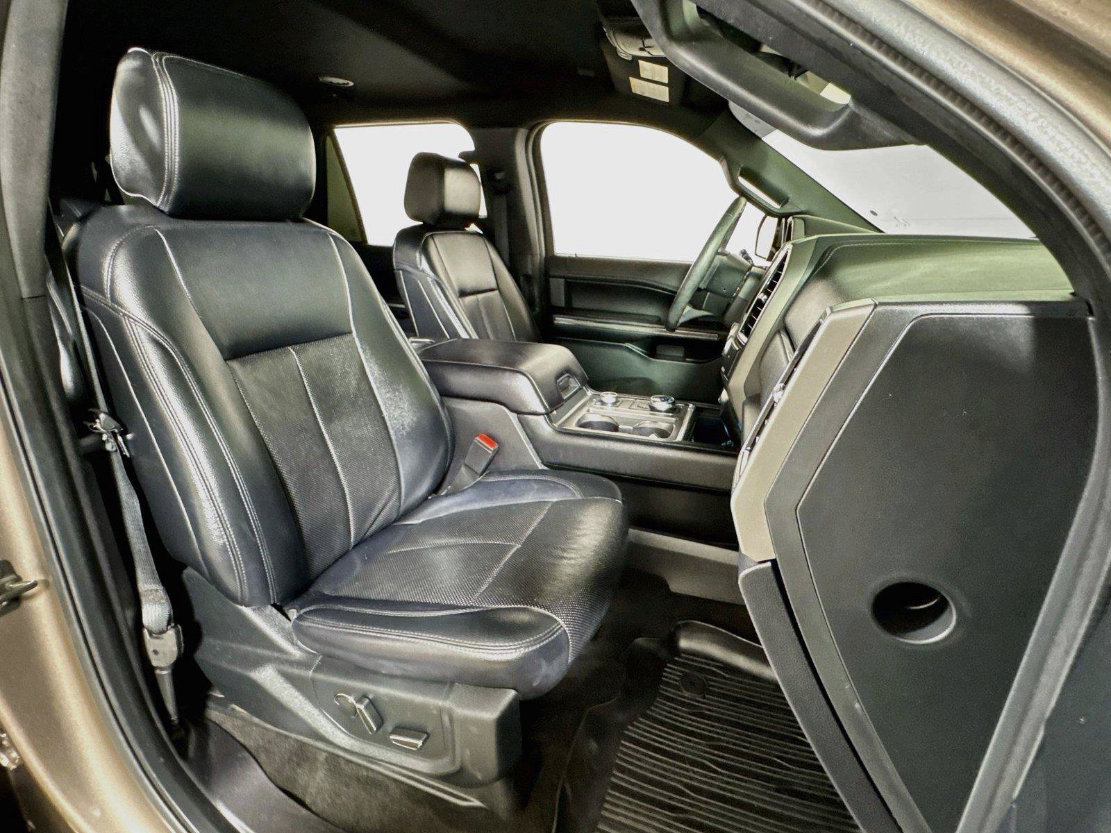 Used 2019 Ford Expedition Max XLT w/ Equipment Group 202A AWD/4WD image 28