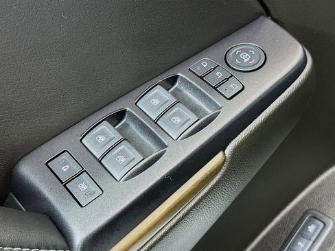 Used 2018 GMC Yukon Denali w/ Open Road Package AWD/4WD image 17