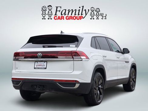 Used 2024 Volkswagen Atlas Cross Sport SE w/ Panoramic Sunroof Package image 4