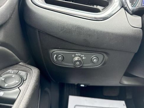 Certified 2020 Chevrolet Equinox LT w/ Driver Convenience Package image 17