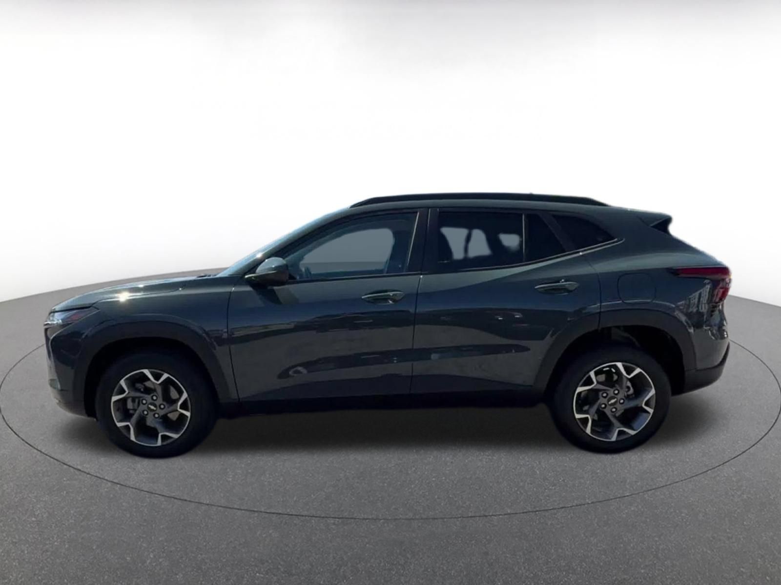 Used 2025 Chevrolet Trax LT w/ LT Convenience Package FWD image 8