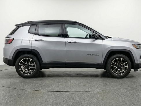 Used 2025 Jeep Compass Trailhawk image 11