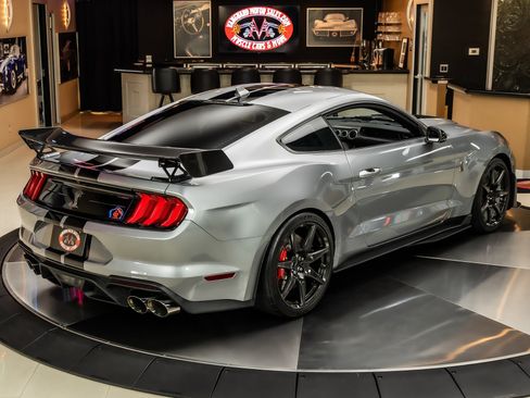 Used 2020 Ford Mustang Shelby GT500 w/ Carbon Fiber Track Pack RWD image 13
