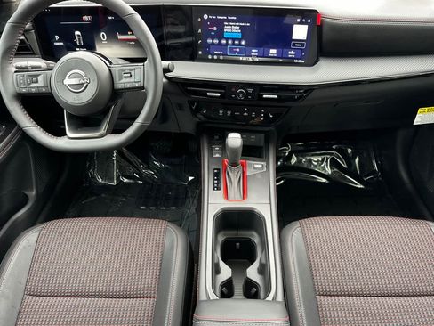 New 2026 Nissan Kicks SR AWD/4WD image 3
