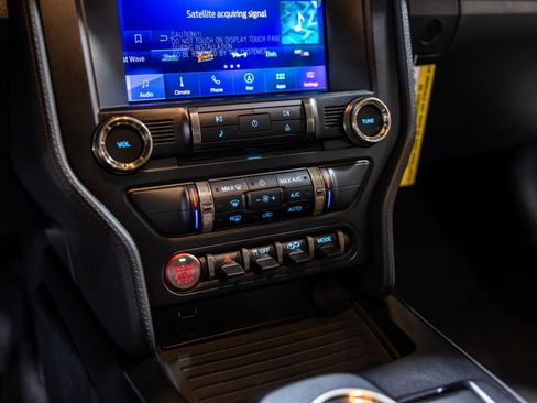 Used 2022 Ford Mustang Shelby GT500 w/ Carbon Fiber Track Pack RWD image 46