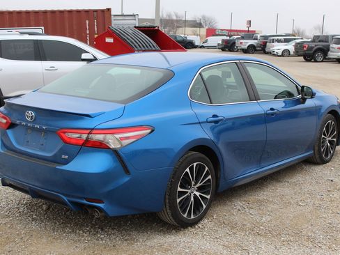 Used 2018 Toyota Camry L image 6