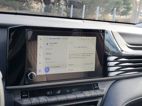 Used 2025 Toyota Camry LE w/ Convenience Package image 19