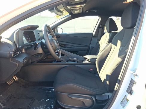 Certified 2025 Hyundai Elantra Sport image 14