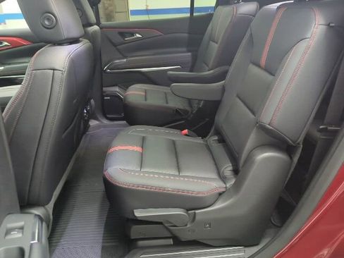 Used 2025 Chevrolet Traverse RS AWD/4WD image 26