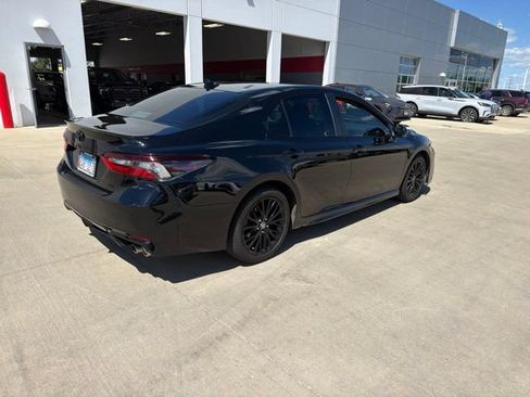 Used 2022 Toyota Camry SE w/ Carpet Mat Package (TMS) FWD image 3