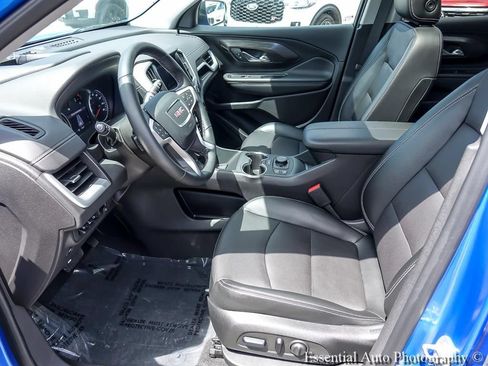 Used 2024 GMC Terrain SLT w/ Tech Package FWD image 10