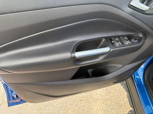 Used 2017 Ford Escape Titanium image 12