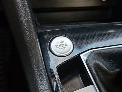 Certified 2025 Volkswagen Taos SE image 19