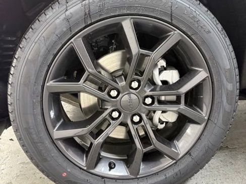 New 2025 Jeep Grand Cherokee Limited image 18