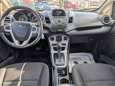 Used 2015 Ford Fiesta SE image 23