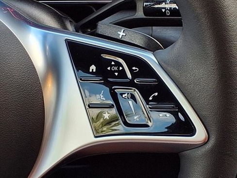 Used 2025 Mercedes-Benz GLC 300 image 10