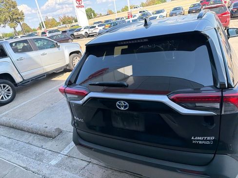 Used 2022 Toyota RAV4 Limited AWD/4WD image 5