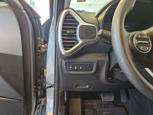 Used 2025 Kia Soul LX w/ LX Technology Package image 16