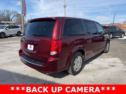 Used 2020 Dodge Grand Caravan SE w/ UConnect Hands-Free Group FWD image 3