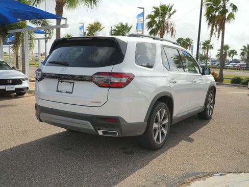Used 2023 Honda Pilot Touring image 5
