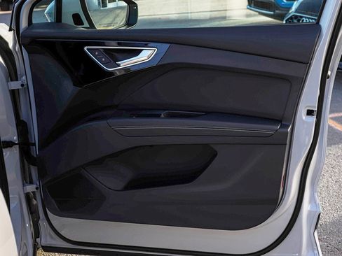 Used 2025 Audi Q4 e-tron Premium image 12