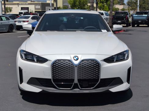 New 2026 BMW i4 eDrive40 w/ Parking Assistance Package RWD image 3