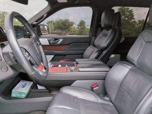 Used 2024 Lincoln Navigator Reserve AWD/4WD image 5