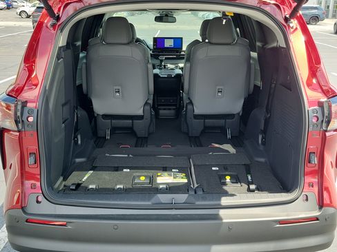 New 2026 Toyota Sienna XLE FWD image 10