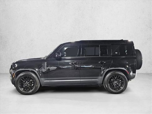 Used 2024 Land Rover Defender 110 S image 9