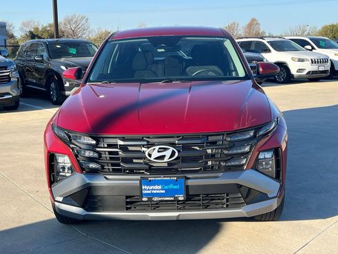 Certified 2025 Hyundai Tucson SE image 2