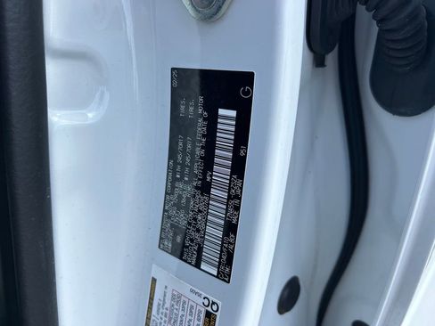 Certified 2025 Toyota 4Runner SR5 AWD/4WD image 10