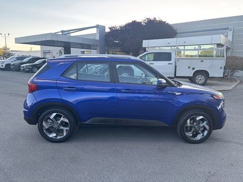 Used 2023 Hyundai Venue Limited w/ Cargo Package FWD image 9