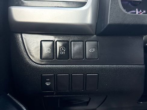 Used 2019 Toyota Highlander XLE FWD image 25