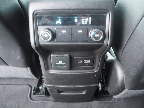 Used 2023 GMC Acadia SLT image 22