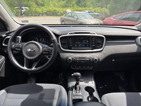 Used 2018 Kia Sorento AWD image 11