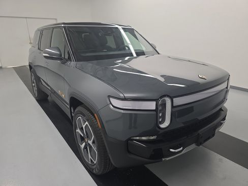 Used 2023 Rivian R1S Adventure AWD/4WD image 7
