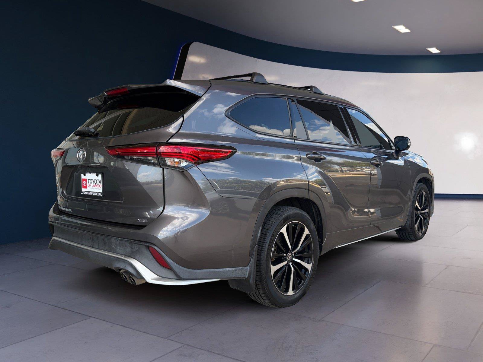 Used 2021 Toyota Highlander XSE FWD image 5