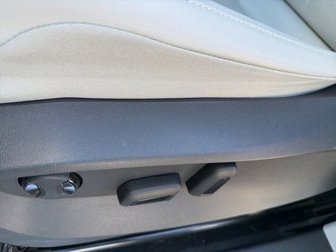 Certified 2023 Volkswagen Tiguan SE R-Line image 18