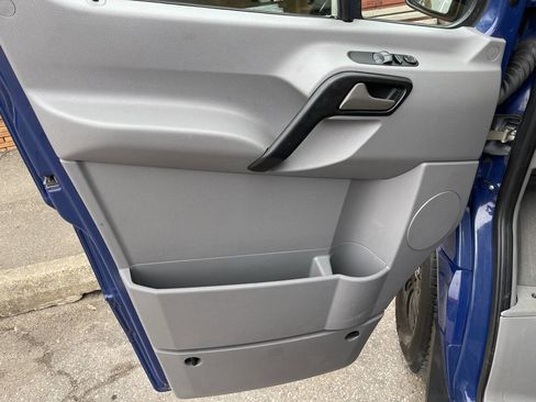 Used 2014 Mercedes-Benz Sprinter 2500 image 41