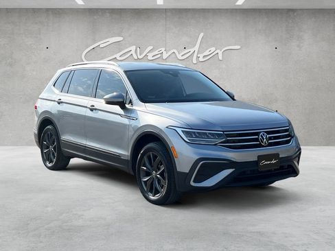 Used 2023 Volkswagen Tiguan SE FWD image 2