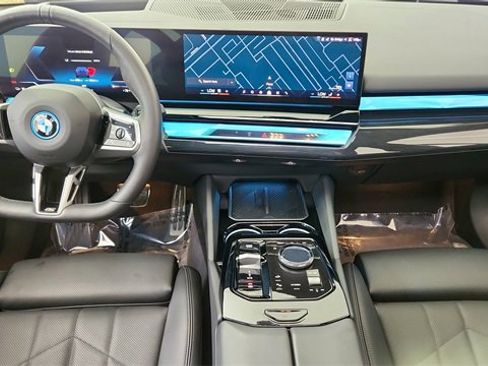 Used 2025 BMW i5 eDrive40i w/ M Sport Package image 36