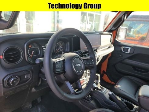 Used 2025 Jeep Wrangler Unlimited Rubicon image 14