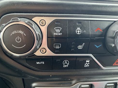 Used 2022 Jeep Wrangler Unlimited Sahara AWD/4WD image 36