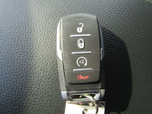 Used 2025 RAM 1500 Big Horn AWD/4WD image 39