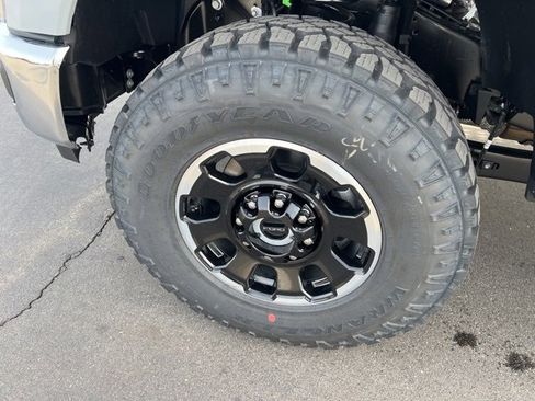 New 2026 Ford F250 Lariat w/ Tremor Off-Road Package image 9