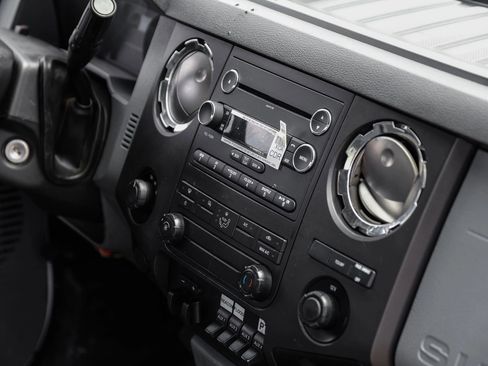 Used 2015 Ford F550 4x4 Regular Cab Super Duty image 25